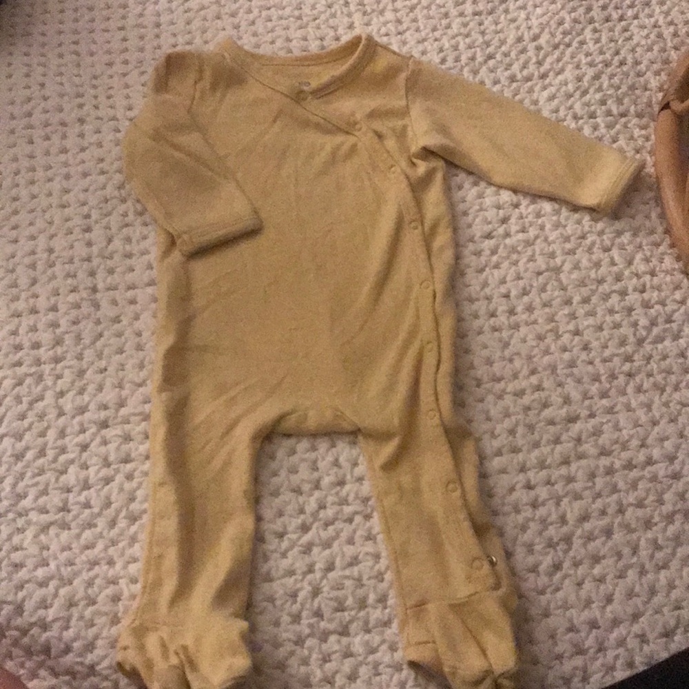 Organic cotton unisex footie 3-6 runs large